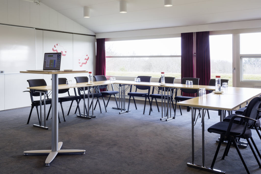 Copyright: Mads Armgaard, Graae, Armgaard & Bangsbo Photigraphy Meeting room, Boeg, Conference